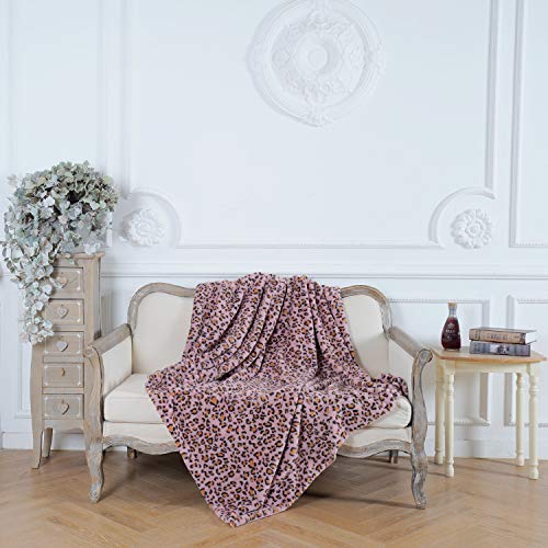 Elevate Your Space with Bonzy Home Luxury Faux Fur Cheetah Throw Blanket - Pink Elegance Home Luxury Faux Fur Cheetah Throw Blanket, measuring 50" x 60" in exquisite pink, is the perfect addition to elevate your home decor. This luxurious blanket adds an extra layer of texture and warmth to your living space, transforming it into an inviting and cozy haven. It's the ideal choice for snuggling up on the sofa, draping over your chair, or keeping your bed inviting during the fall, winter, spring, or any season you desire. Made with the finest 300GSM microfiber, this plush blanket is not only skin-friendly but also animal-friendly, making it a hypoallergenic and cruelty-free choice. The reverse side features 180GSM velvety smooth fabric that's wrinkle and fade-resistant, ensuring long-lasting beauty. Whether it's for your twin bed, sofa, couch, or toddler bed, this versatile blanket is the ultimate comfort accessory for any room in your home.