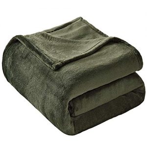VEEYOO Flannel Fleece Blanket Twin Size - Olive Green Throw Blanket for Bed Lightweight Super Soft Blankets and Throws Fuzzy Plush Luxury Couch Blankets for Teens Boys Grils (60x80 Inch Bed Throws)