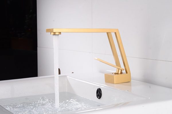 Luxurious Rest room Faucet Hole design Chilly & Sizzling Operate: Rest room Sink Faucet Materials: Strong Brass; End: Oil Rubbed Bronze/Chrome With two pipes for cold and warm water Particular Options;Quiet Shut, Straightforward to Set up, Quiet